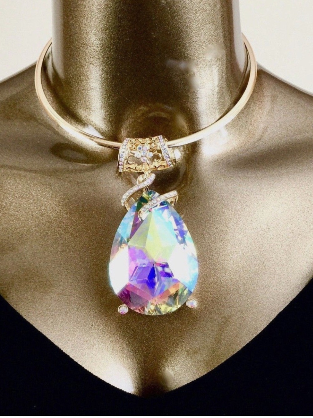 * NWT CLOSING - SALE LARGE WHITE PEAFOWL TEARDROP NECKLACE